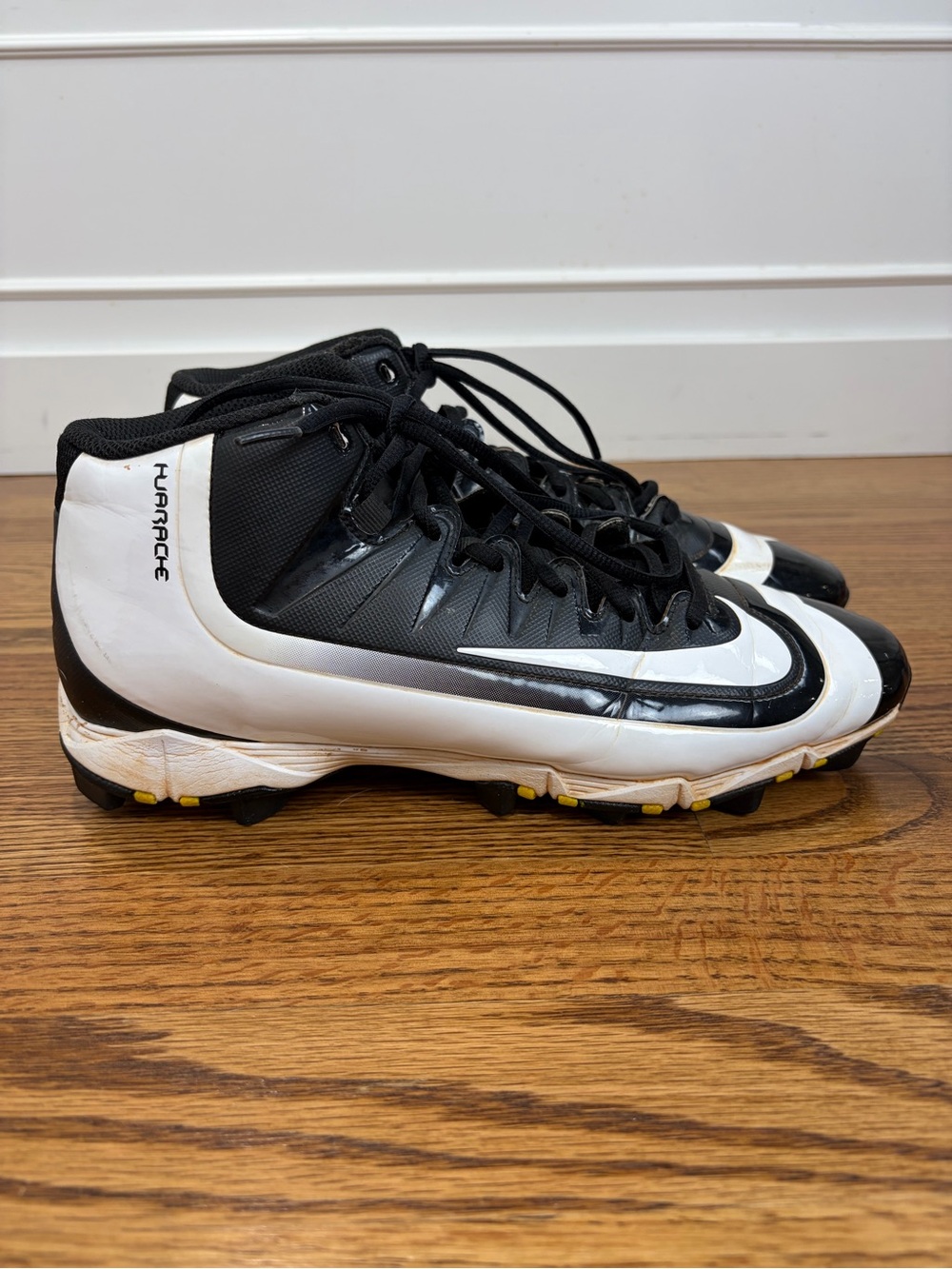 Nike B&W Huarache 2KFilth Keystone
Mid 807141-017 Cleats (9.5)